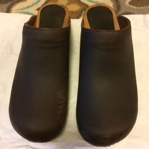 Sanita leather and wood clog
